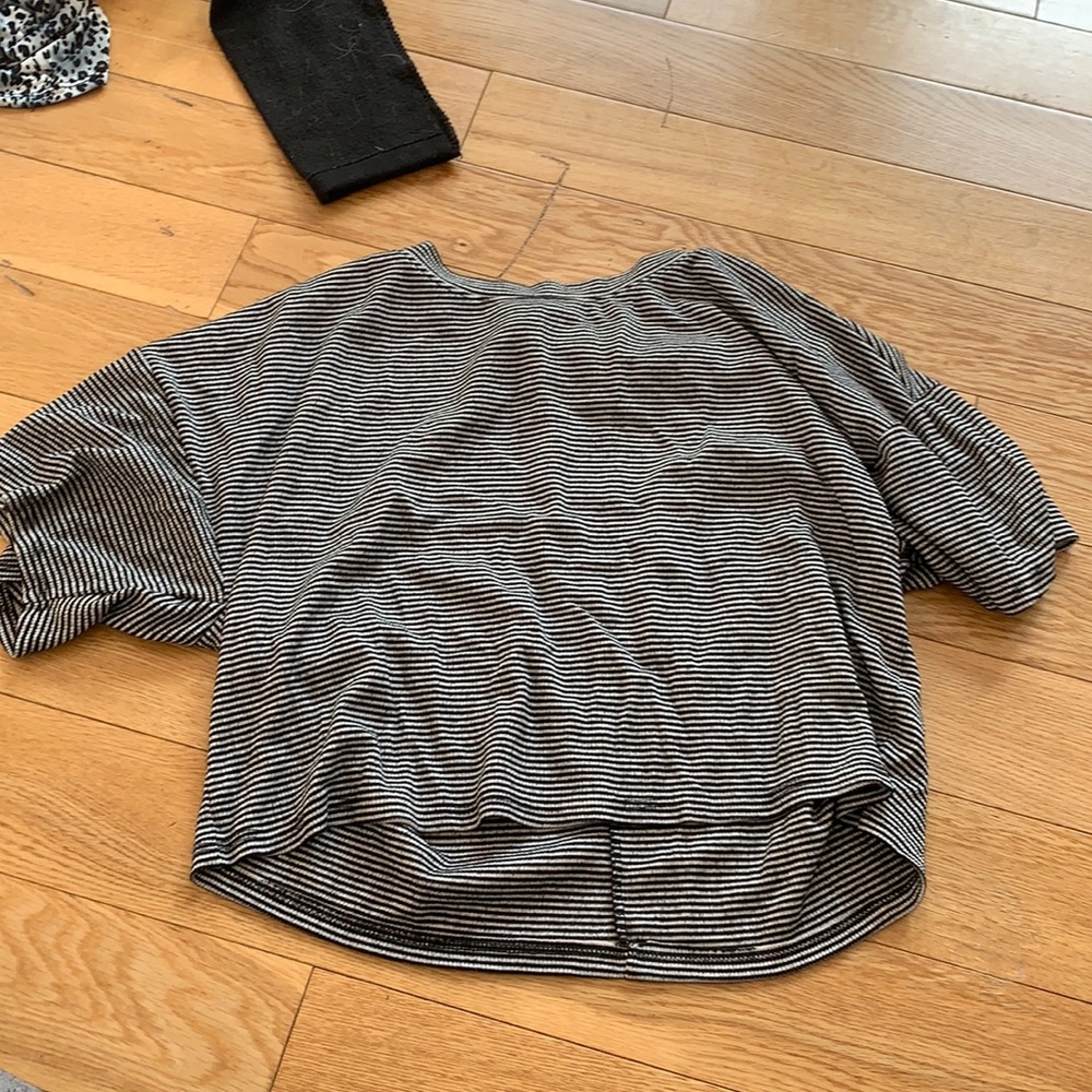 Short sleeve crop top
